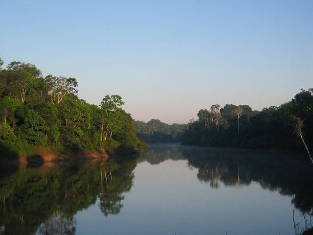 نهر الأمازون أكبر أنهار العالم والملقب بملك الأنهار.