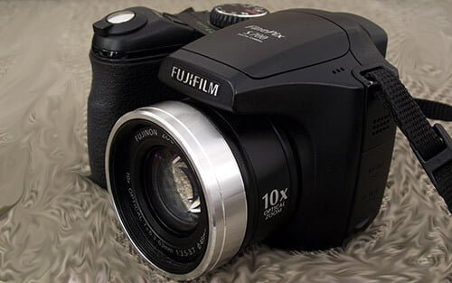 مخترع آلة التصوير الفوتوغرافي أو ما يعرف بالكاميرا .